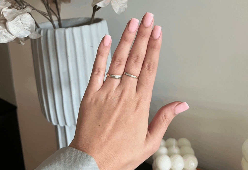 BIAB nagels met natuurlijke, glanzende afwerking – professioneel gemanicuurd resultaat